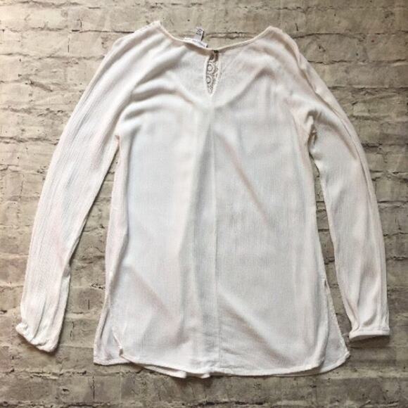 Liz Lange Maternity Top in White - Picture 4 of 6